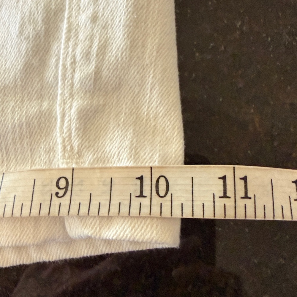 Levi's Mid Rise Boyfriend Stretch Denim Shorts Soft White Size 4 - Picture 10 of 11
